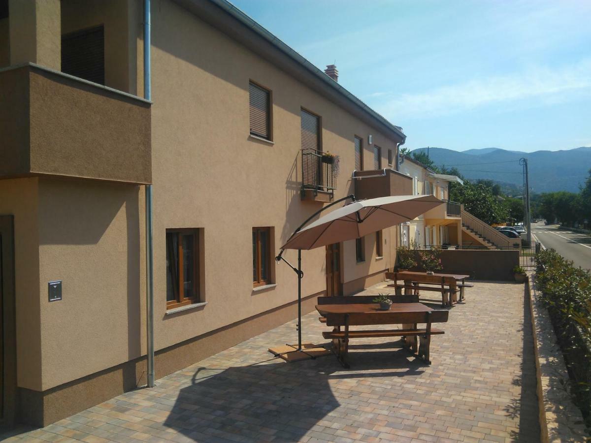 Apartmani Irena Novi Vinodolski Kültér fotó